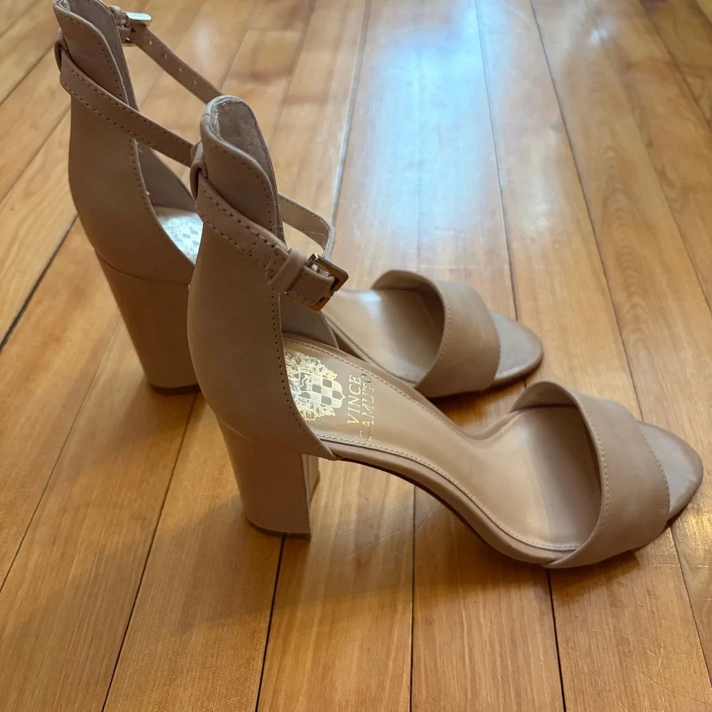 Vince Camuto Corlina Wmns Nude Leather Ankle Strap Block Heel Sandals Size 7M 37